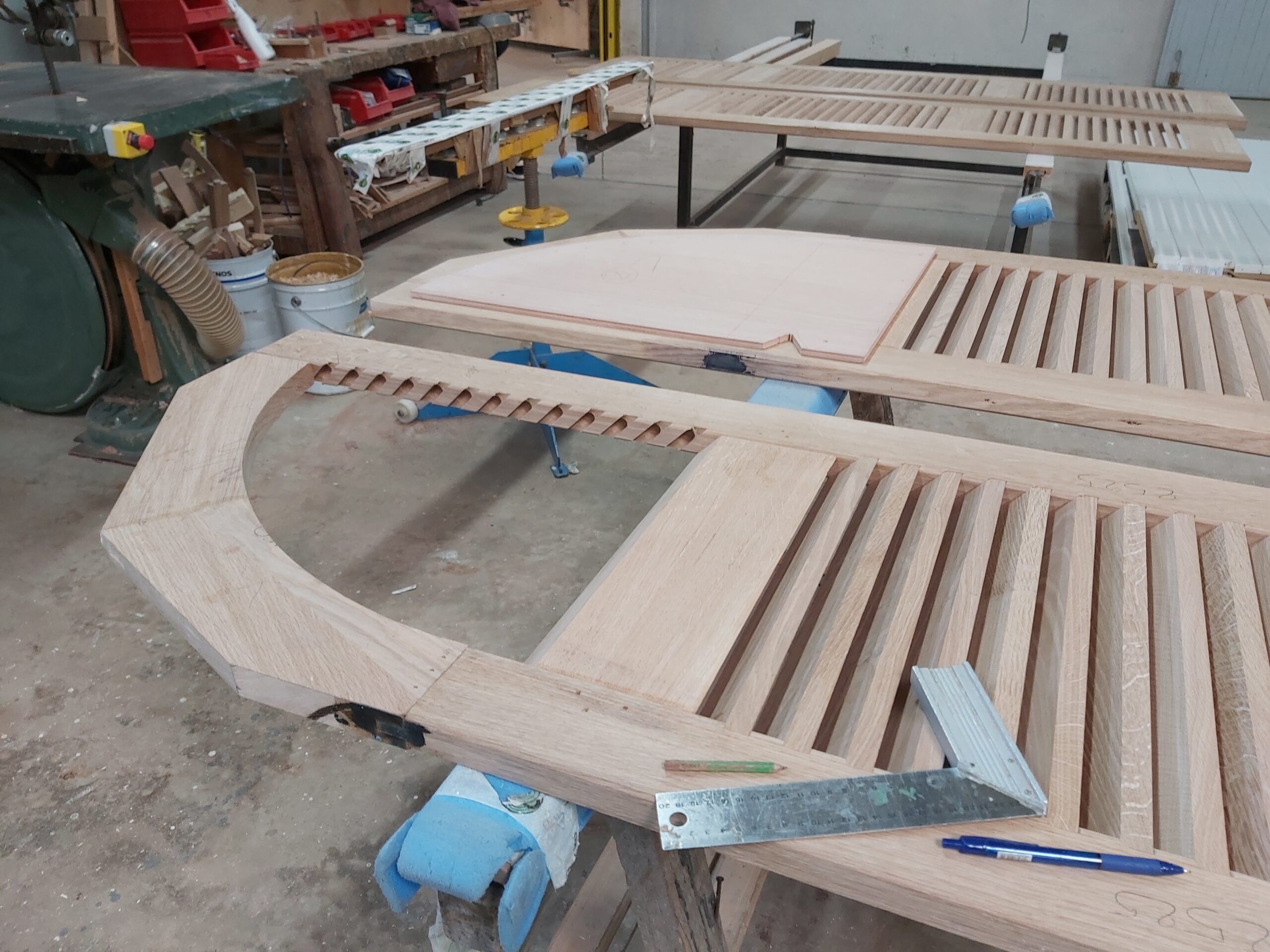20210625_084916 fabrication volets bois