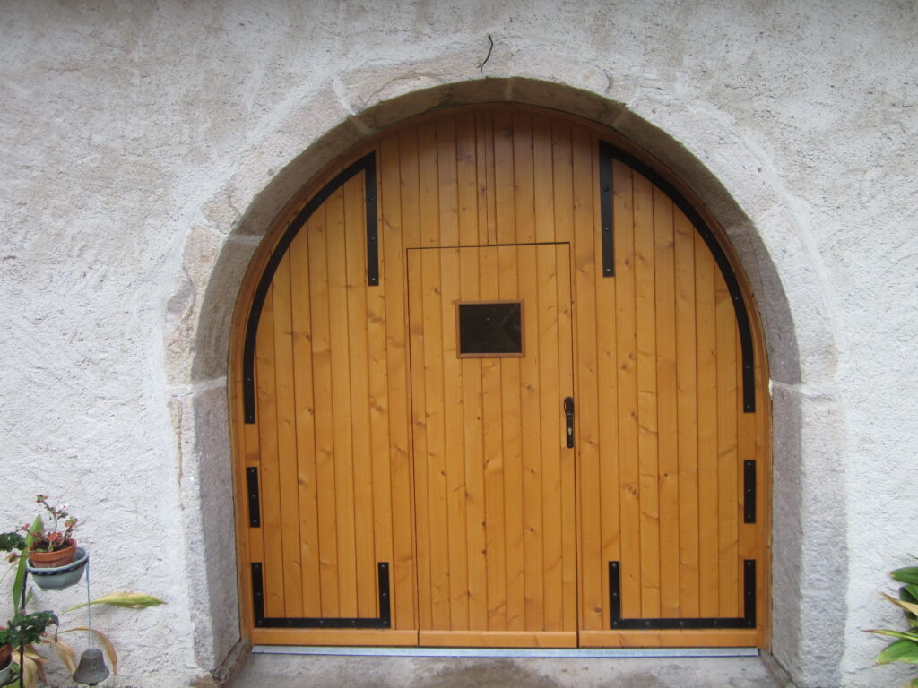 Porte Charretière en Bois