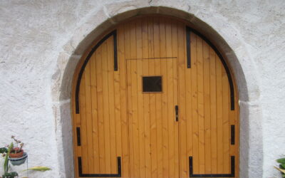 Porte Charretière en Bois Massif dans les Vosges