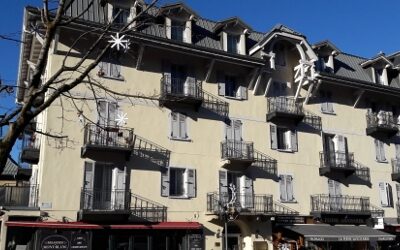 Volet en bois massif et rénovation d’un immeuble de caractère à Saint Gervais les Bains