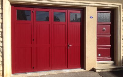 Porte de Garage Accordéon en bois massif dans le Beaujolais