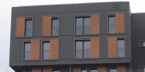 fermetures en bois couleur naturelle