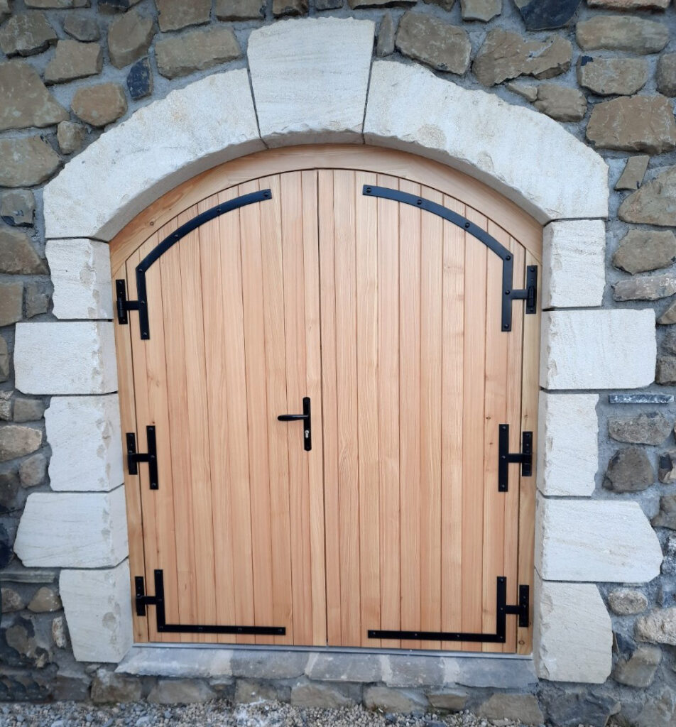 pgvf 55 porte de garage battante bois cintrée en mélèze de france