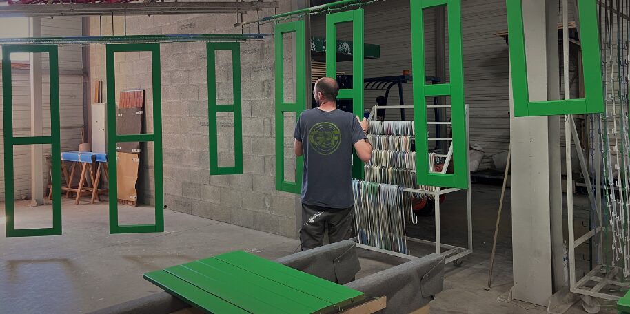 Pourquoi pouvons-nous garantir la finition de nos volets bois 10 ans ?